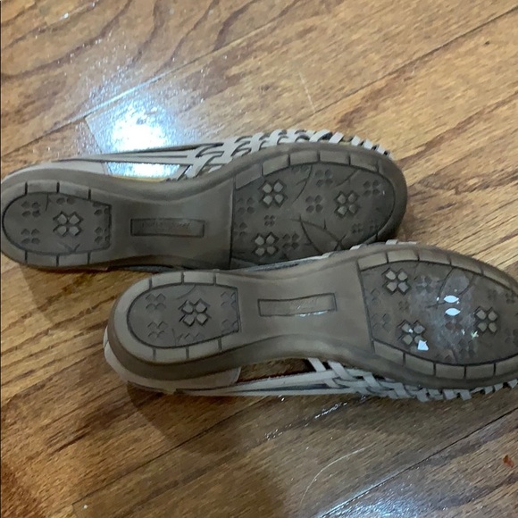 NEW- NEVER WORN all leather flats - Picture 6 of 8